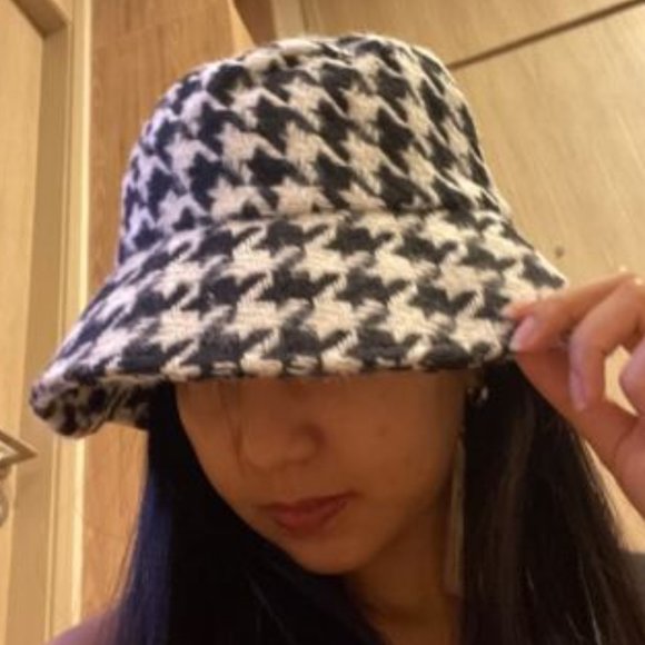 CHIC DOLLZ Houndstooth Bucket Hat -black - Picture 12 of 12